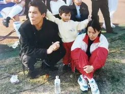 杨幂忙于捕,捉小糯米生,日瞬间,球盟会官网玩家首选,球盟会官网H5,球盟会官网游戏平台