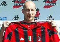 杨幂忙于捕,捉小糯米生,日瞬间,球盟会官网玩家首选,球盟会官网H5,球盟会官网游戏平台